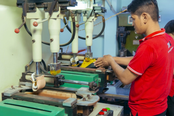 Hình ảnh thường thấy tại nhà xưởng giày dép 