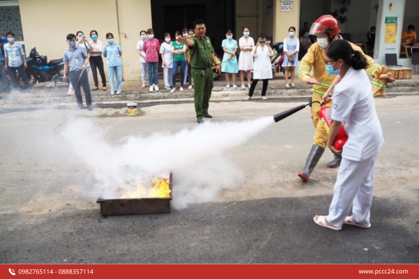 Sử dụng bình chữa cháy CO2 